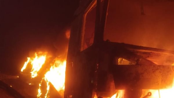 اشتعال تريلا بطريق