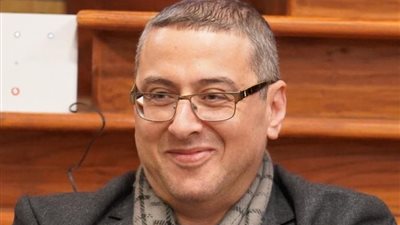 محمد سمير ندا بعد فوزه بجائزة البوكر: الكتابة لا تستطيع تغطية تكاليف حياة أي كاتب بالمنطقة العربية