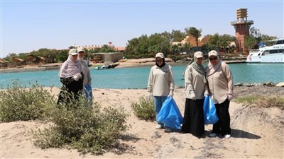 ضمن احتفالية يوم الأرض.. إزالة طن مخلفات خلال حملة نظافة بمنطقة المانجروف بالجونة| صور