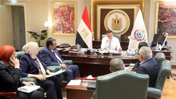 اجتماع وزير الصحة