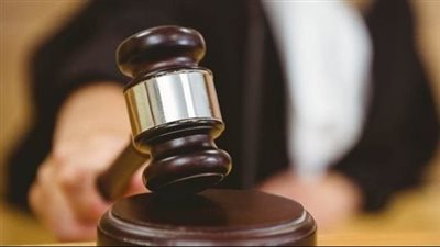 هدداهما بنشر صور خادشة.. السجن 5 سنوات لشخصين حاولا ابتزاز آخرين في سوهاج