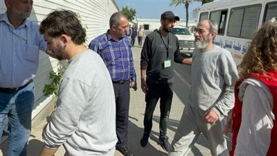 أفرجت عنهم إسرائيل.. وصول 11 أسيرًا فلسطينيًا إلى مستشفى غزة الأوروبي 
