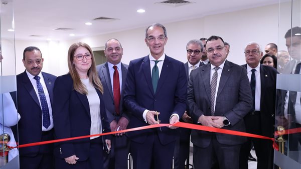 وزير الاتصالات ورئيس