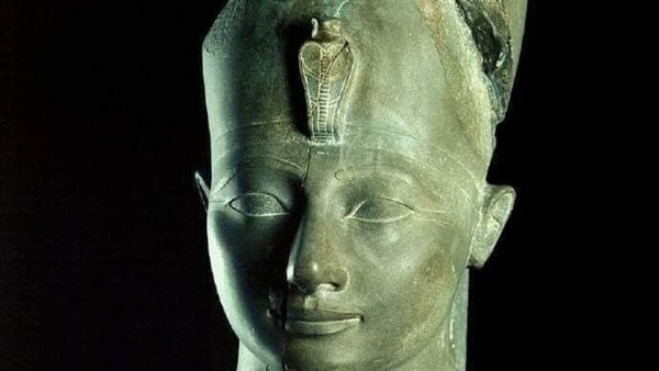 تمثال للملك تحتمس