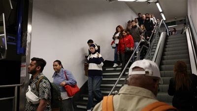 إسبانيا تعلن عودة الكهرباء بشكل كامل.. واستمرار تعطل خدمة القطارات