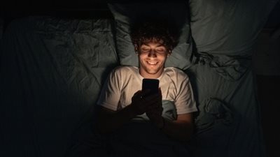 تشوش ذهني وضعف في التركيز.. تأثيرات خطيرة لتصفح منصات التواصل بشكل مفرط على الدماغ