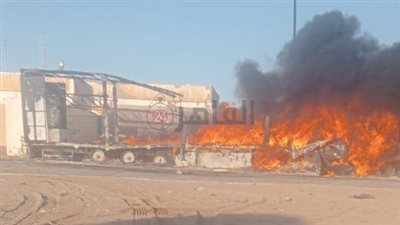 حريق يلتهم 3 سيارات نقل بمنفذ حدربة في البحر الأحمر