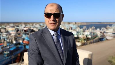 محافظ كفر الشيخ يعلن توقف حركة الملاحة والصيد بميناء البرلس لسوء الأحوال الجوية