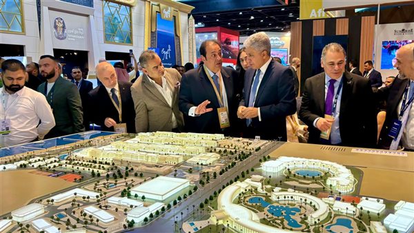 وزير السياحة خلال