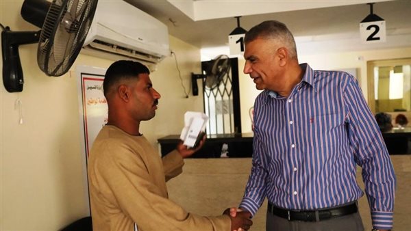 محافظ أسوان