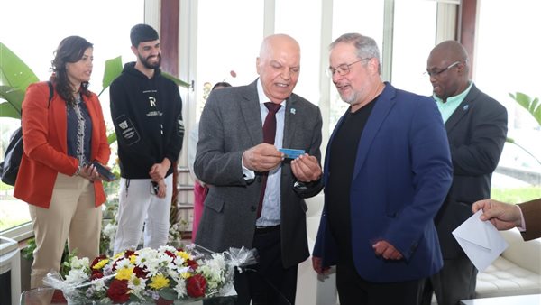 نقيب المعلمين مع