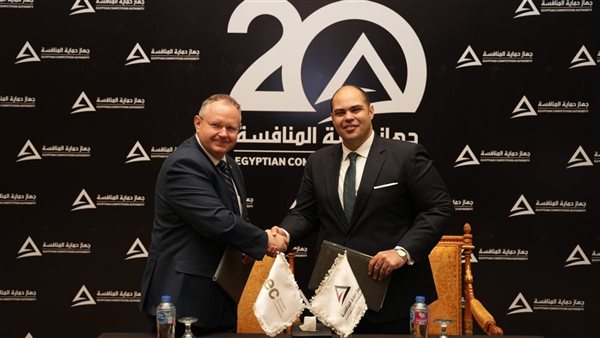 جانب من التوقيع