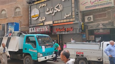 أبرزها الكرنك للحلويات.. غلق وتشميع محال بحي بولاق الدكرور لمخالفتها التراخيص| خاص