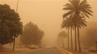 خبير مروري: يجب الالتزام بقواعد السلامة على الطرق خلال العاصفة الترابية