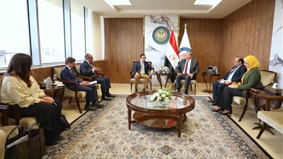 باستثمارات 7 مليارات دولار.. وزير البترول يبحث مع شارد كابيتال تطورات مجمع البتروكيماويات في العلمين الجديدة 