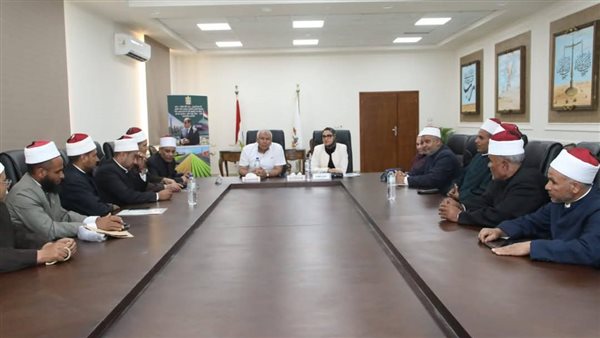 جانب من لقاء محافظ