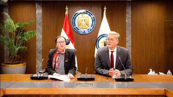 وزيرا البيئة والبترول