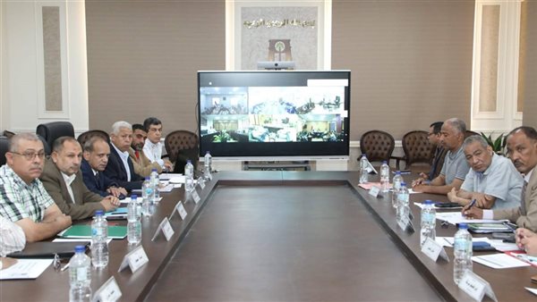 جانب من لقاء محافظ