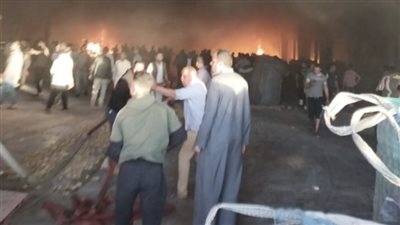 الدفع بـ 3 سيارات إطفاء للسيطرة على حريق محطة بطاطس في البحيرة| صور