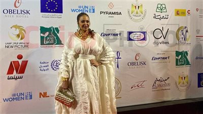 كندة علوش وداليا البحيري ورانيا فريد شوقي أول الحاضرين على ريد كاربت افتتاح مهرجان أسوان لأفلام المرأة