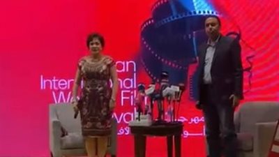 لبلبة تطالب بالوقوف دقيقة حدادًا على روح الدكتور وليد مصطفى قبل بدء ندوتها بمهرجان أسوان 