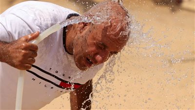 طرق الوقاية من ضربة الشمس في الصيف.. لا تغفل هذا الفيتامين الهام