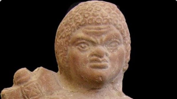 تمثال صغير من التراكوتا