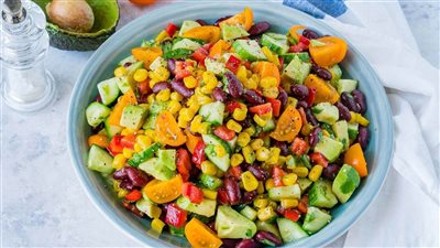 أكلات خفيفة وسهلة للهروب من حرارة الصيف.. ركزي على السلطات المنعشة