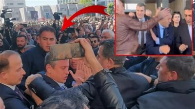 بسبب بطاقة طعام.. تفاصيل اعتداء شخص على زعيم حزب الشعب الجمهوري التركي المعارض لأردوغان