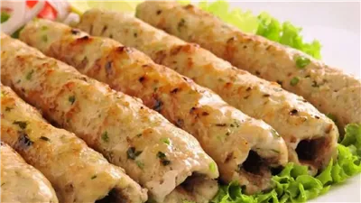 وصفة سحرية.. طريقة عمل كفتة الدجاج بصلصة الكزبرة والريحان