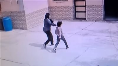 جرت ابني وسحلته ومش هسيب حقي.. أول تعليق من والد طالب مدرسة حدائق القبة بعد اعتداء مدرسته عليه لطلبه دخول الحمام