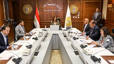 وزيرة التنمية المحلية لـ سكرتيري عموم المحافظات: انزلوا الشارع.. إحنا مش بتوع قعدة المكاتب