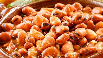 تراجع أسعار الدقيق والزيت والسكر في الأسواق.. كيلو الفول ينخفض 4 جنيهات