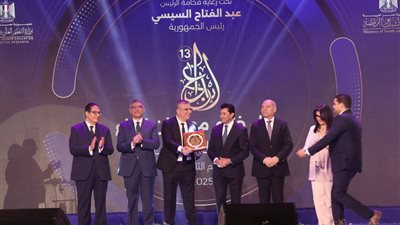 تكريم عمرو الليثي أفضل إعلامي في ختام مهرجان إبداع 13 لشباب الجامعات 