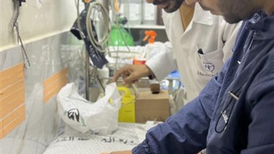 الصحفي الفلسطيني أنس الشريف: تفاجأت بابني بين المرضى خلال توثيقي معاناة الصغار المصابين بسوء التغذية 