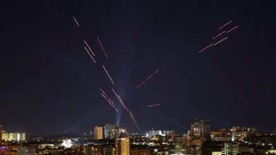 عقب تقارير عن هجوم بمسيرات.. هيئة الطيران الروسية تعلق الرحلات بالمطارات الـ 3 الرئيسية في العاصمة موسكو 