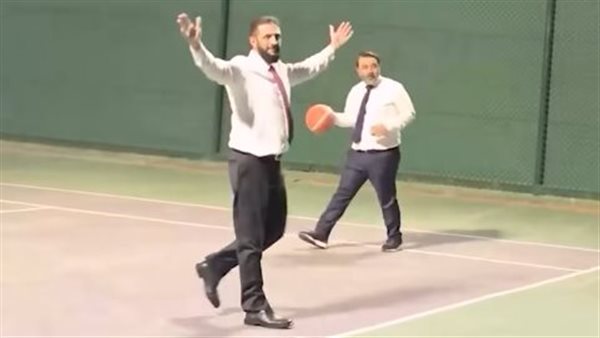 أحمد الشرع خلال لعب