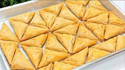 بــ 4 مقادير فقط.. طريقة عمل الجلاش بالكريمة مثلثات