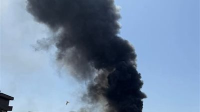 حريق في شونة قطع غيار سيارات على طريق أجا ـ القاهرة.. والحماية المدنية تحاول السيطرة عليه