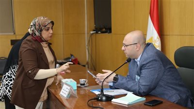 محافظ بني سويف يوجه بصرف مساعدة مالية ودراسة مشروع صغير لمواطن مريض يعول 3 أبناء