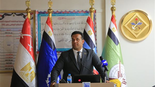 الكاتب الصحفي محمد