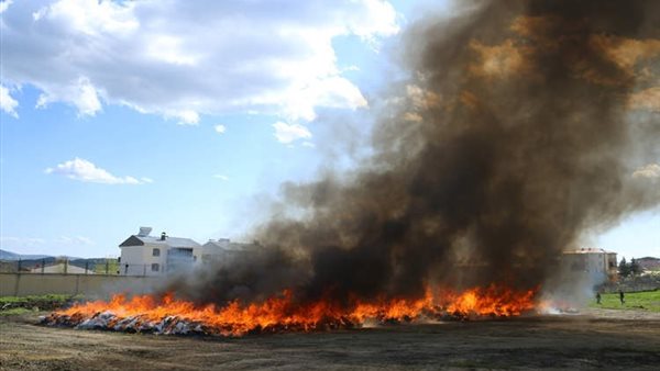 حرق الشرطة لأطنان