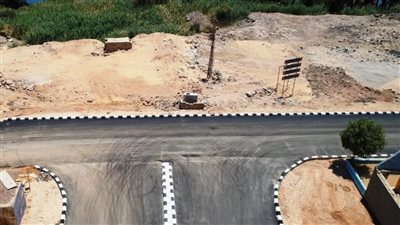 محافظ أسوان يشيد بجهود الهيئة الهندسية للانتهاء من مشروع إنشاء مطالع ومنازل قرية غرب سهيل