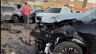 التحفظ على تريلا اقتحمت صالة معرض سيارات بالقطامية