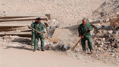 محافظة الجيزة: رفع 150 طن مخلفات في حملات نظافة مكبرة بنفق الكرتون وترسا وترعة الزمر