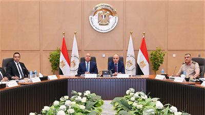 منها إنشاء ميناء طابا البحري.. وزير الري يوافق على 25 مشروعًا