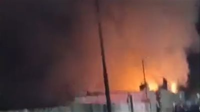 حريق هائل يلتهم مخزن كراتين شرق السكة بالأقصر.. والدفع بـ 4 سيارات إطفاء للسيطرة على النيران دون إصابات بشرية