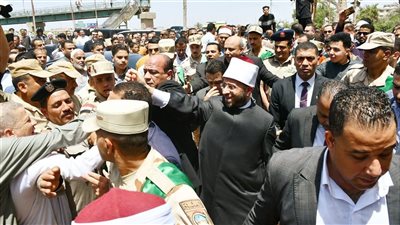 وزير الأوقاف ومحافظ الشرقية يشهدان صلاة الجمعة بمسجد الإمام عبد الحليم محمود 