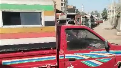 40 متضررا.. تحرير محضرين من سائقين لإثبات حالة بعد انهيار سقف موقف على سيارتيهما في قنا