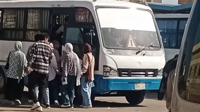 لحل أزمة التكدس.. الدفع بـ3 أتوبيسات و110 ميكروباصات لنقل الطلاب والمواطنين من بلطيم لكفر الشيخ